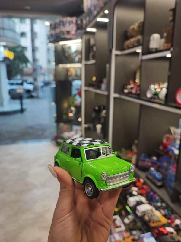 ماشین فلزی کلاسیک - تصویر 3